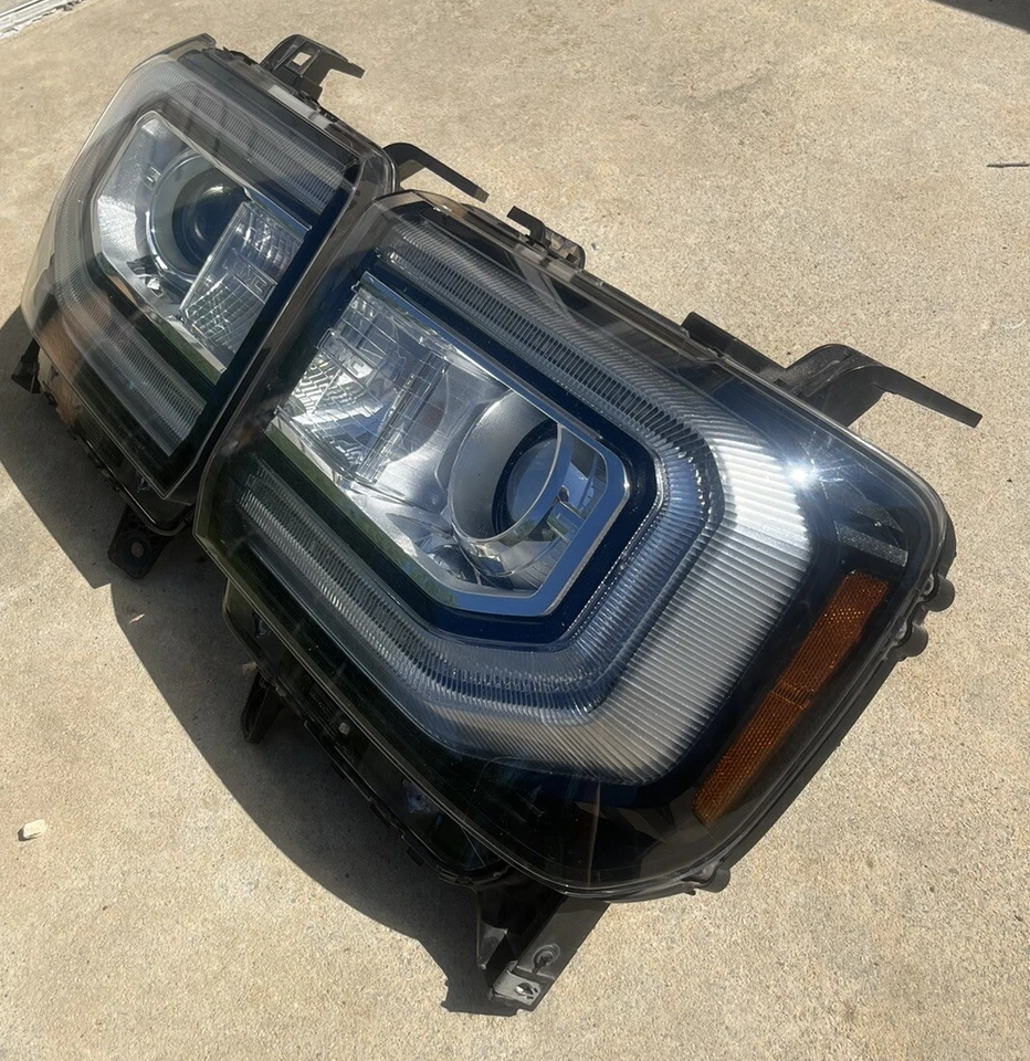 Faróis laterais esquerdo e direito 2016-2018 GMC Sierra 1500 HID xenônio T4F fabricante de equipamento original GM bom - Imagem 3 de 4