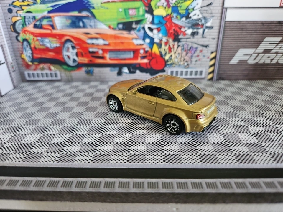 Matchbox 2013 BMW 1M/M1 Gold Combine franqueo en muy buena condición+ Foto 4 de 4