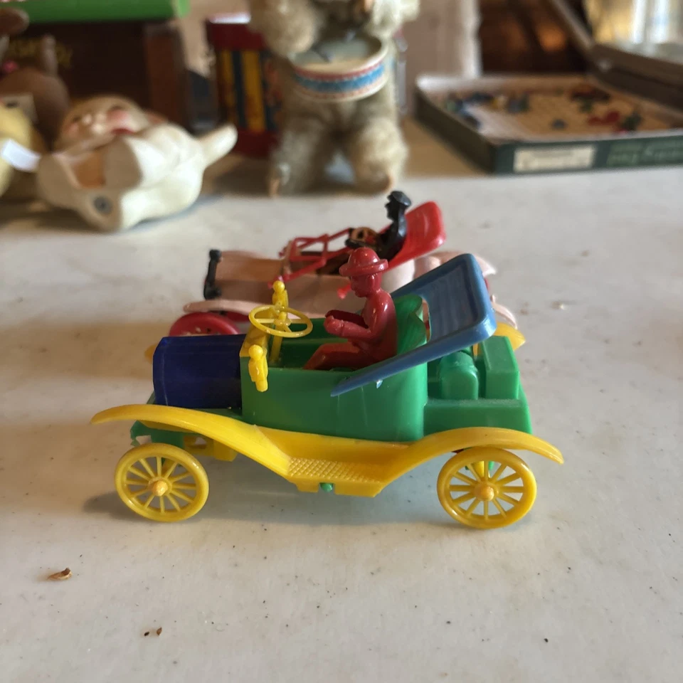 2 Coches Maxwell antiguos juguetes Revell vintage de goma uno y uno de plástico Foto 4 de 4