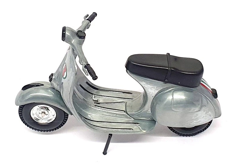 Xonex 1/12 Scale Diecast 13635 - Rally Vespa Scooter Motorbike - Silver - Image 4 of 4