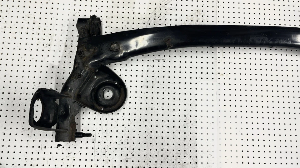 Subchasis de suspensión Toyota Sienna 2004-2010 2x2 y 4x4 genuino OEM Foto 3 de 4