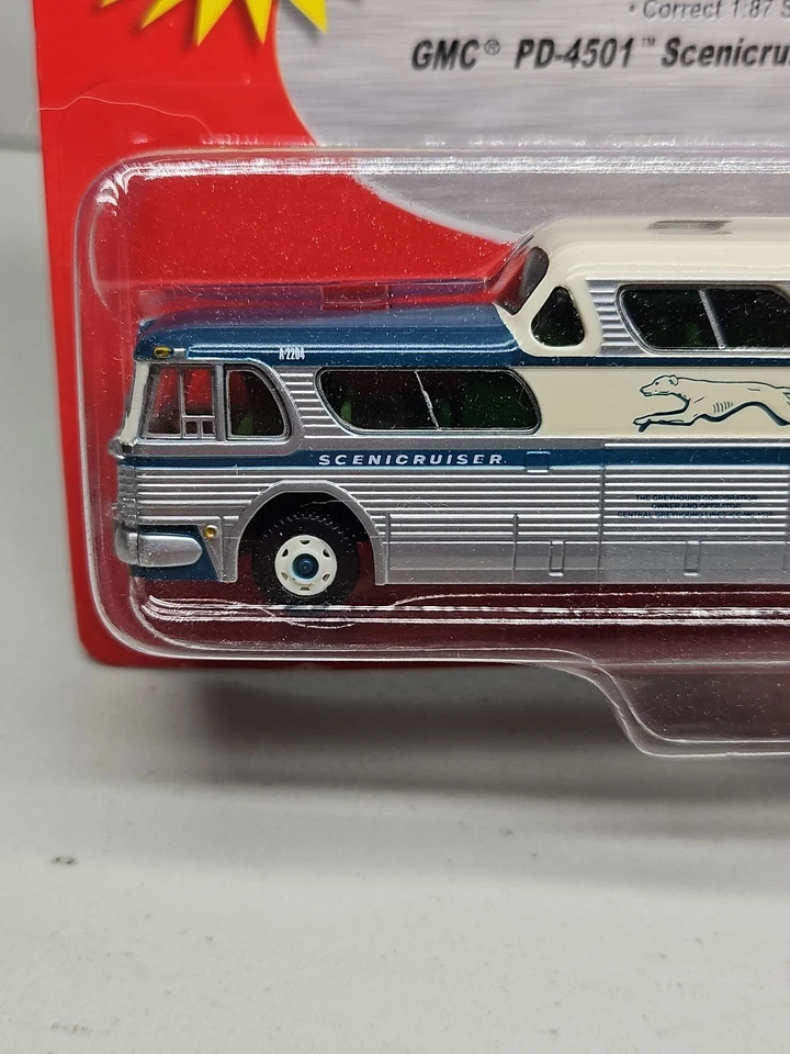 Classic Metal Works 1/87 GMC PD-4501 Scenicruiser Greyhound Bus.  - Image 2 of 4