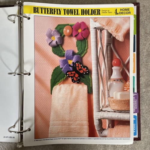 Annie's Attic International Plastic Canvas Club Binder With 124 Patterns - Bild 6 von 24