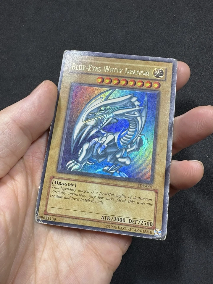 Yu-Gi-Oh! Glossy Unlimited Blue-Eyes White Dragon SDK-001 DAMAGED - Image 4 of 4