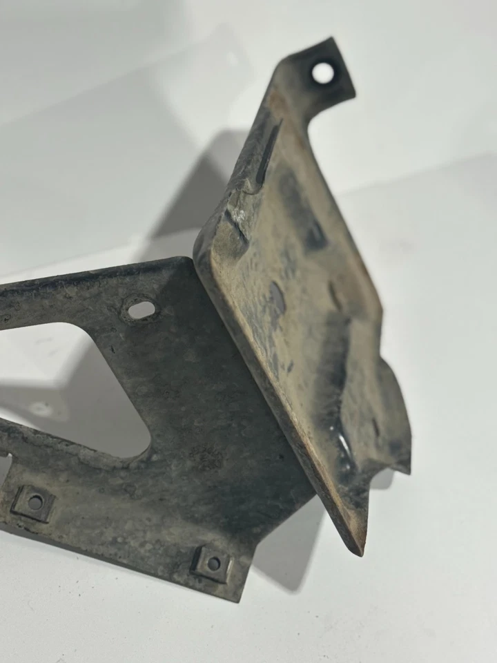 Chevrolet/GMC C/K 1500 1988-1994 paso lado derecho bandeja batería montaje OEM Foto 3 de 4