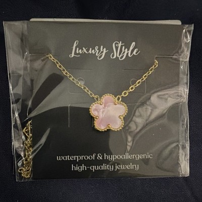 Luxury Style Gold Pink Clover Pendant Necklace Waterproof Hypoallergenic Chain