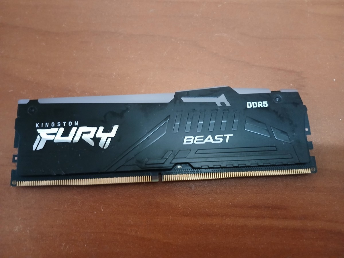 Barrette RAM Kingston Fury RGB 16GB DDR5-5200 - HP52U40S8HM-16FRA, Testée