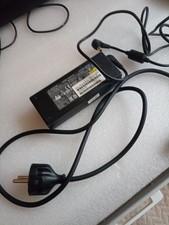 Fujitsu Esprimo G558. Netzteil