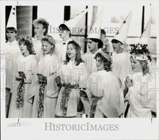 1985 Press Photo Swedish exchange students sing Christmas song at Indian Center