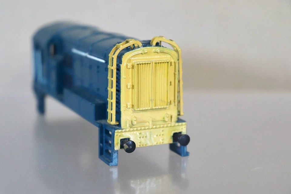 WRENN W2232 REPAINTED BODY for BR CLASS 08 DIESEL SHUNTER LOCOMOTIVE D3464 od - Image 4 of 4