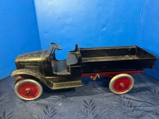 BUDDY L PRESSED STEEL CHAIN LIFT DUMP TRUCK