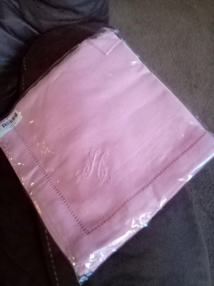 SFERRA 902 FEST. Обеденные салфетки льняные 20x20 4 новые в упаковке розовые, вышитые H - Изображение 2 из 4