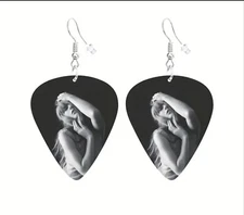 TAYLOR SWIFT Guitar Pick High Fashion Earrings Set