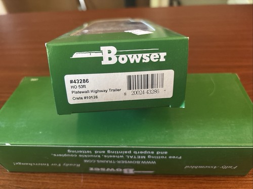 Remolque de carretera Bowser 43286 Platewall 53' ft Creta #10126 HO RTR. | Condition: New