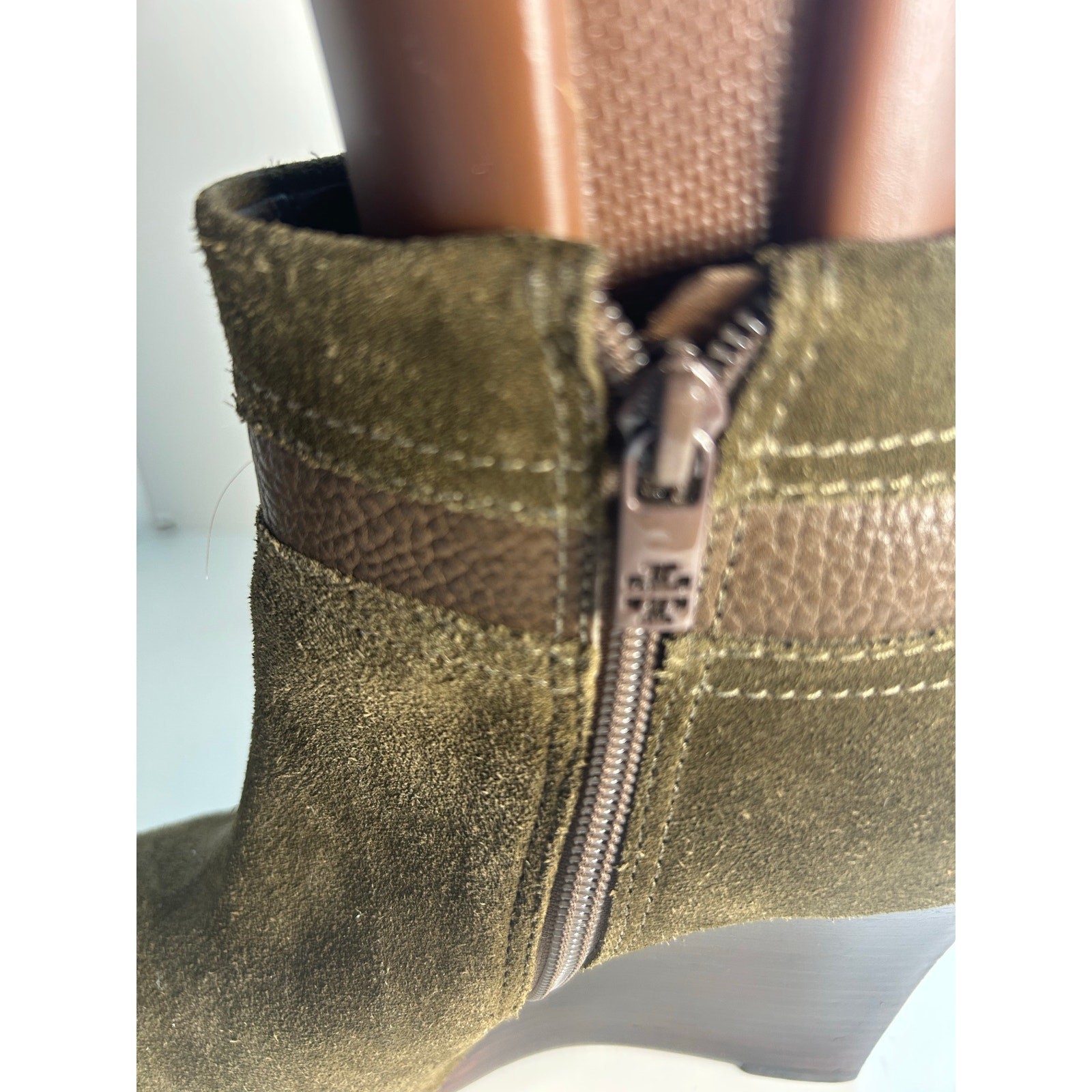 Tory Burch Aaden Wedge Dark Green Suede Ankle Boots Sz 10.5 thumbnail 3