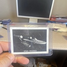 Leaf Star Trek 1967 Base Set Trading Card #71 Space Prisoner James T. Kirk