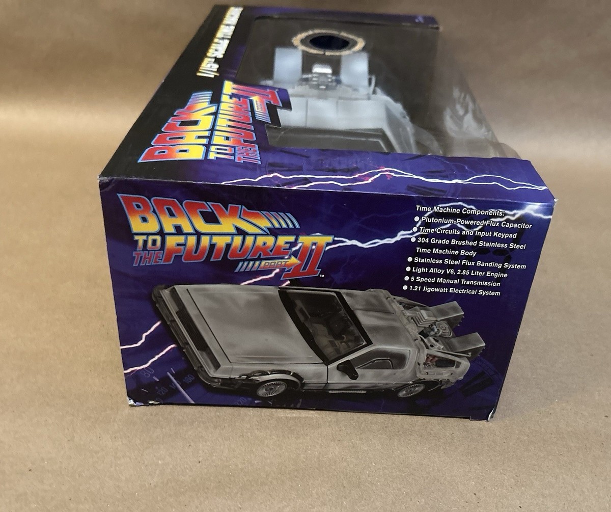 Diamond Select Back to the Future II DeLorean Time Machine 1:15