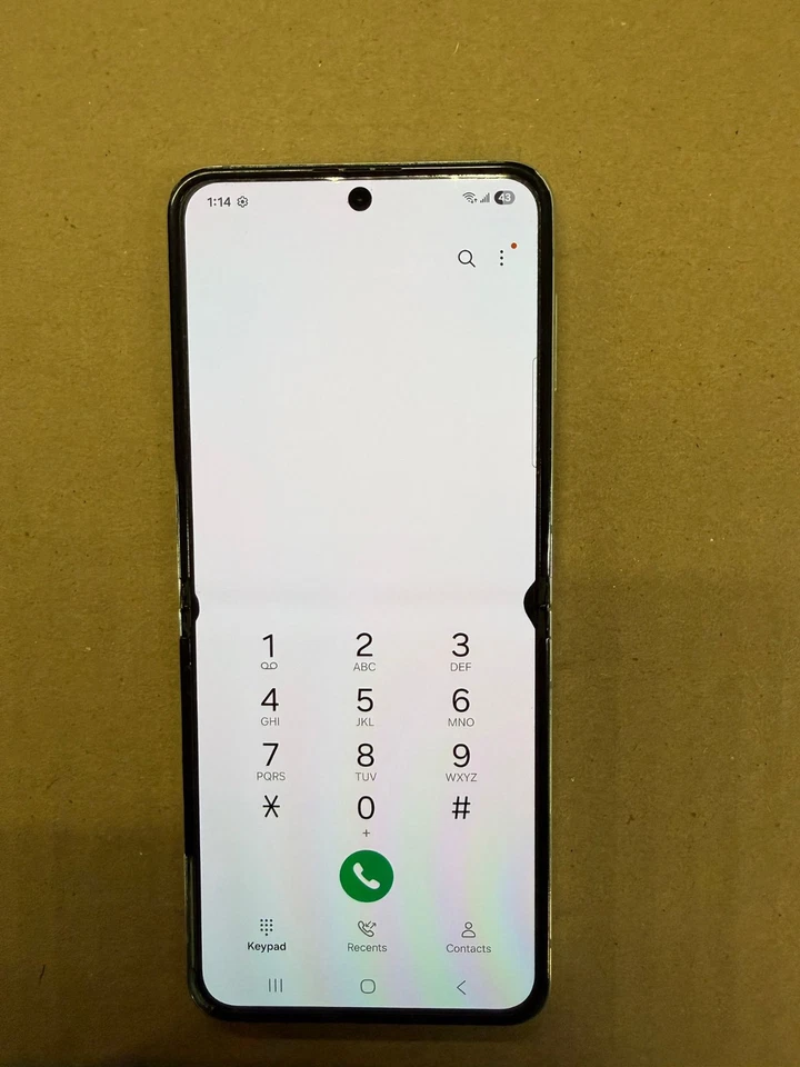 Samsung Galaxy Z Flip 5 - 256GB Unlocked - Fully Functional - LCD Black Spot - Image 4 of 4