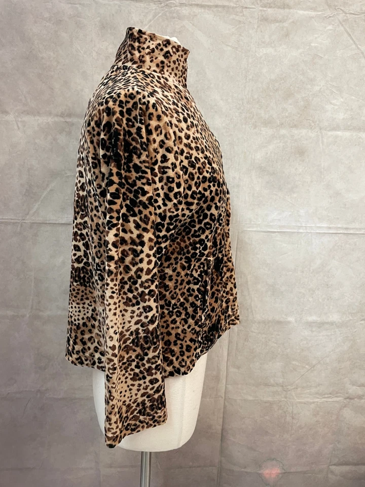 Chaqueta Onque Casuals para mujer con estampado de animales y cremallera completa Foto 4 de 4