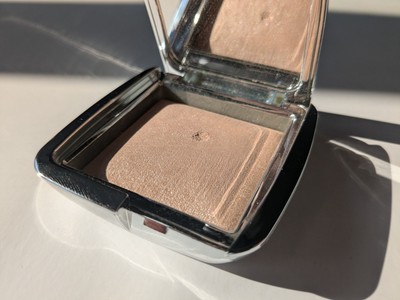 Hourglass Ambient Euphoric Strobe Light Powder   4.6g