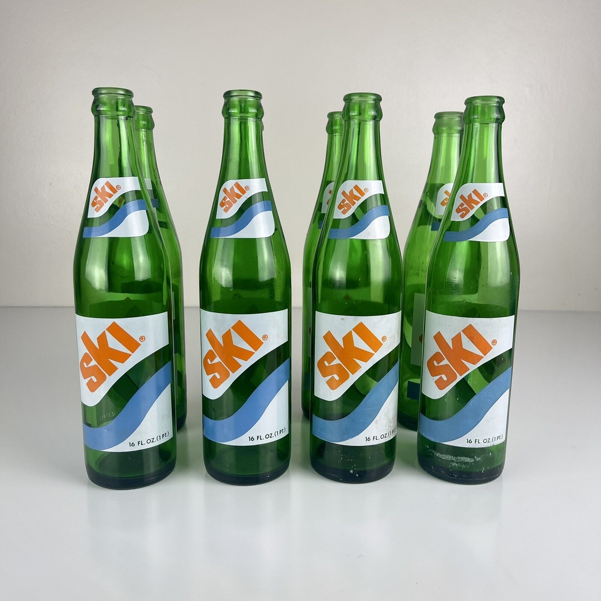 Old Vintage Ski Soda Pop Bottles Cardboard Carrying Case 8 16oz