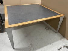 Designer - Konferenz/Besprechungstisch, 160 x 160 cm, Buche- Edelstahl- Linoleum
