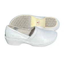 Women’s Lila Non-slip Clog by SureGrip 7.5M White Leather