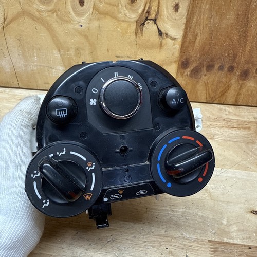 15 16 17 18 Nissan Versa Temperature Climate Control A/C 2015-2018 275139kk1a