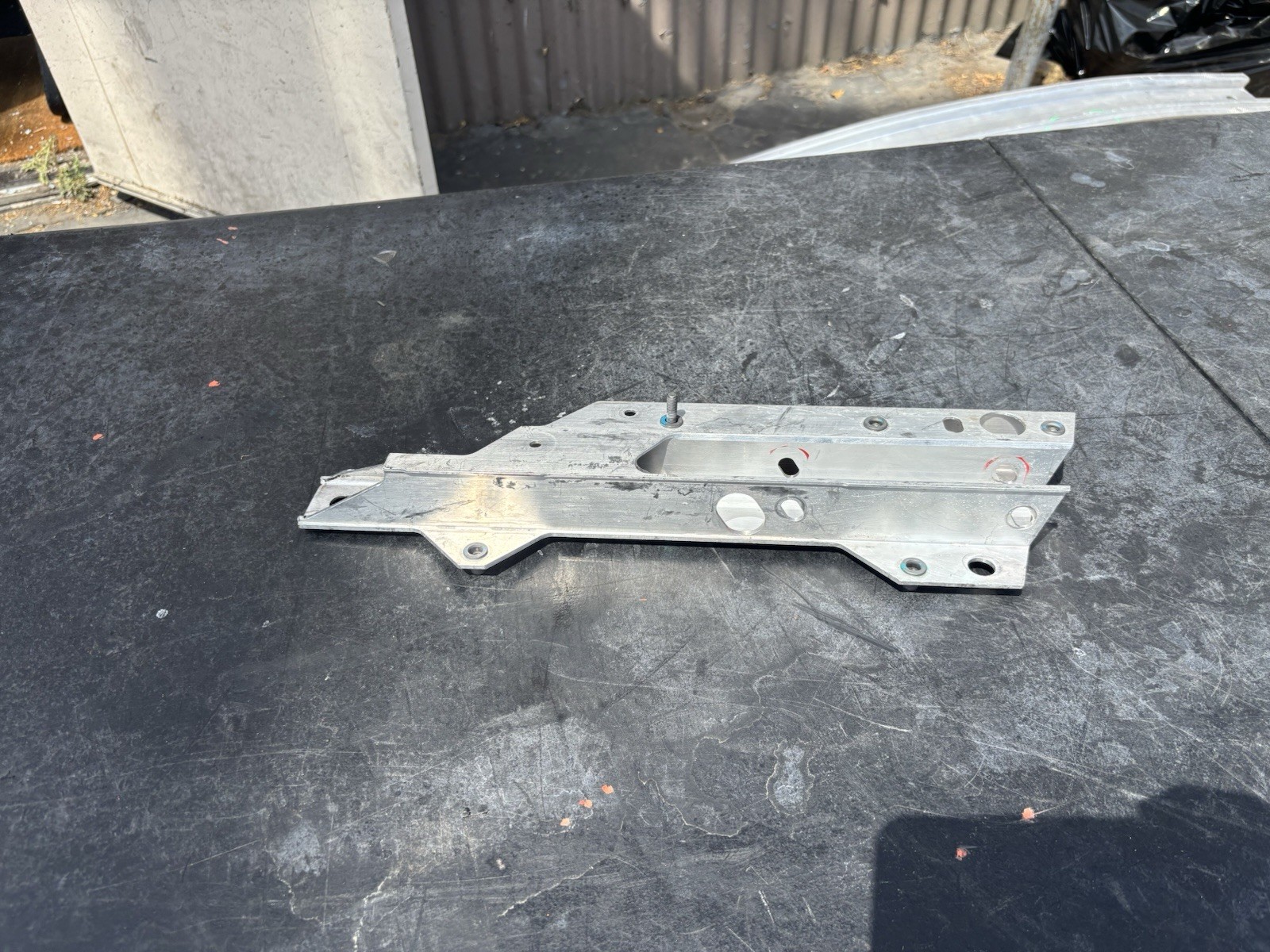 ASTON MARTIN DB11 BRACKET HD HINGE MOUNT RIGHT 2019 2020 2021 HY53-16A681-AC