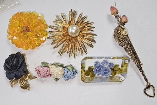 #40 Brooch/ Pin Lot, Floral Vintage To Modern Costume Jewelry