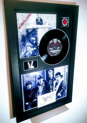 Stiff Little Fingers Alternative Ulster SIGNIERT GERAHMT 7'' Vinyl Schallplatte Display