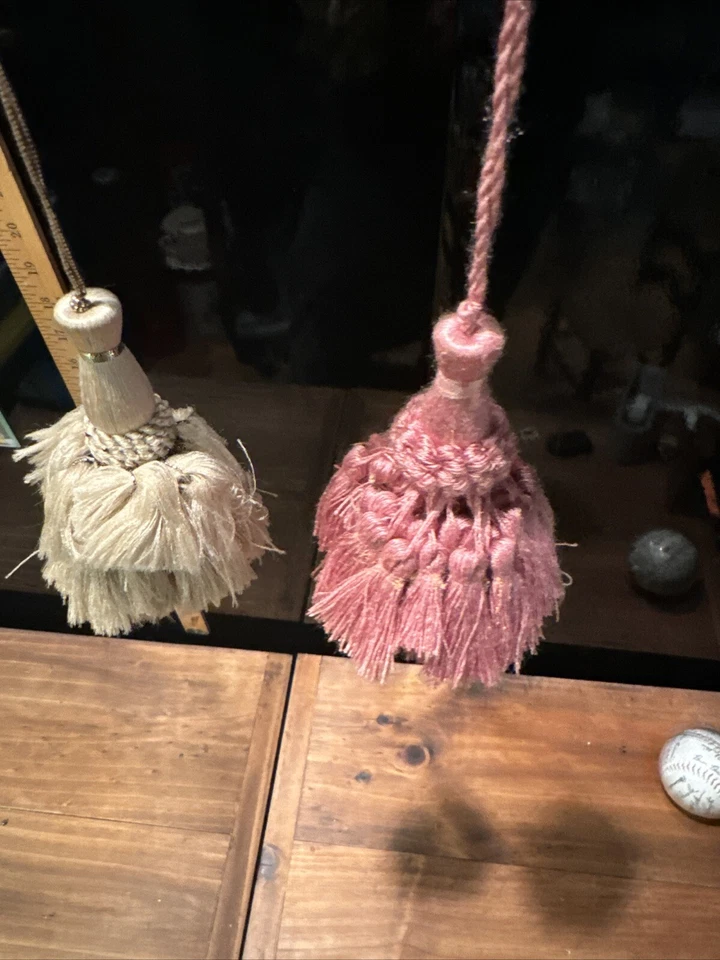 Par Llavero Mueble Borla Francesa Vintage Tonos de Algodón Seda Rojo y Tostado Foto 2 de 3