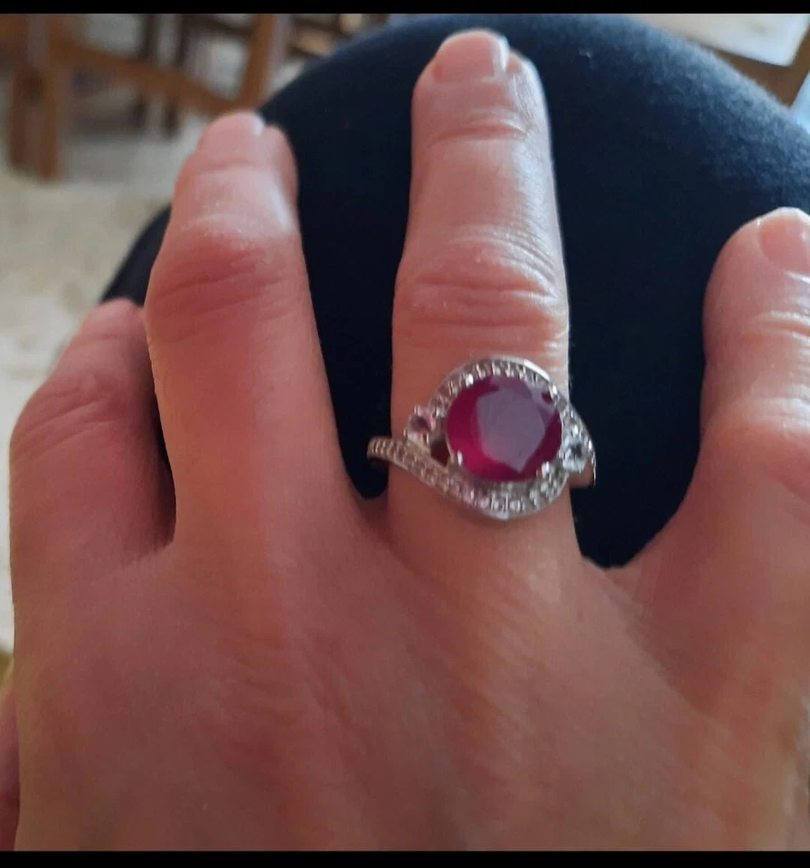 Anello in argento con rubino del Madagascar, SPEDIZIONE VELOCE E GRATUITA - Immagine 3 di 4