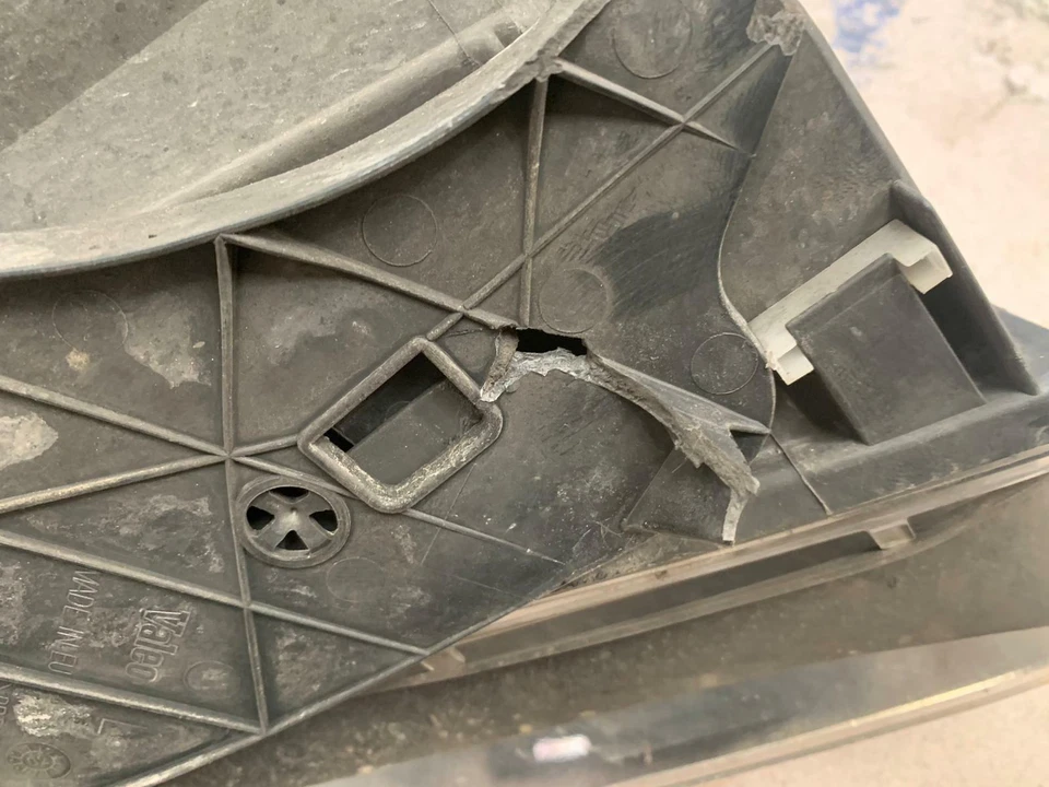 FARO IZQUIERDO AUDI A4 LADO PASAJERO 8E0941029D G2A Foto 3 de 4