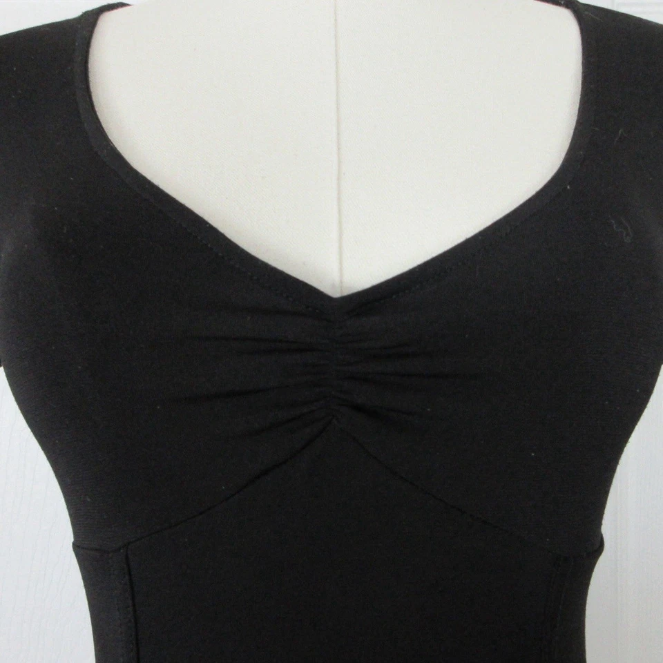 Top Ambiance para mujer pequeño negro ajustado cuello en V Foto 3 de 4