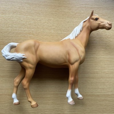 BESWICK Palomino Pferd matt ~ Ohr beschädigt