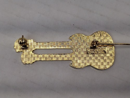 Vintage Hard Rock Cafe Chicago White & Gold Trim Double Guitar Pin Taiwan Made - Picture 4 of 6