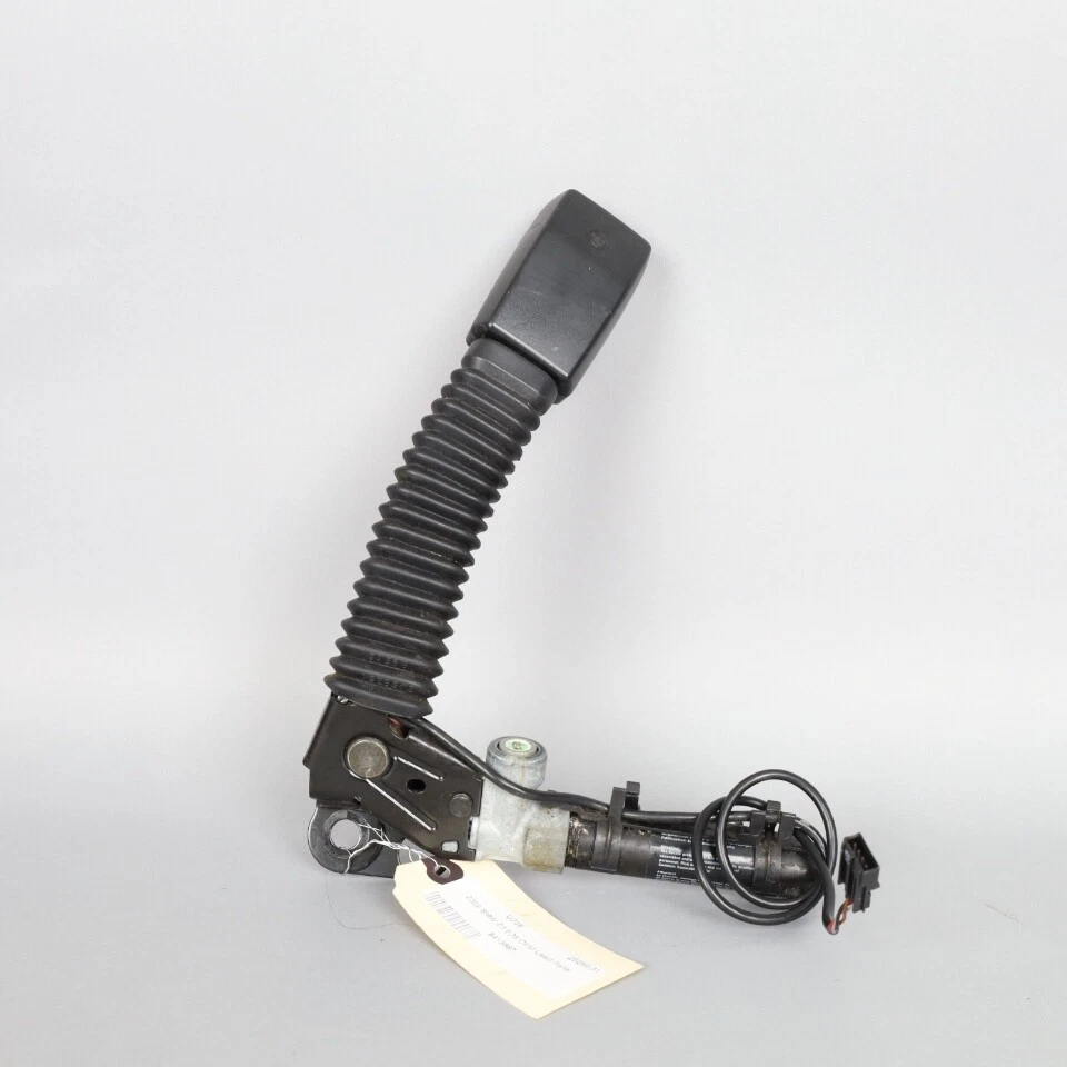 1998-2002 BMW Z3 Left Seat Belt Buckle 72118413887 OEM Used - Imagem 3 de 4