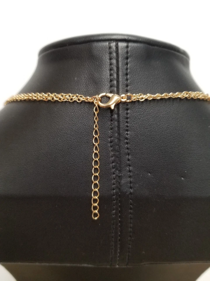 Collar en capas con colgante de cristal de cornalina roja y luna creciente tono dorado Foto 3 de 4