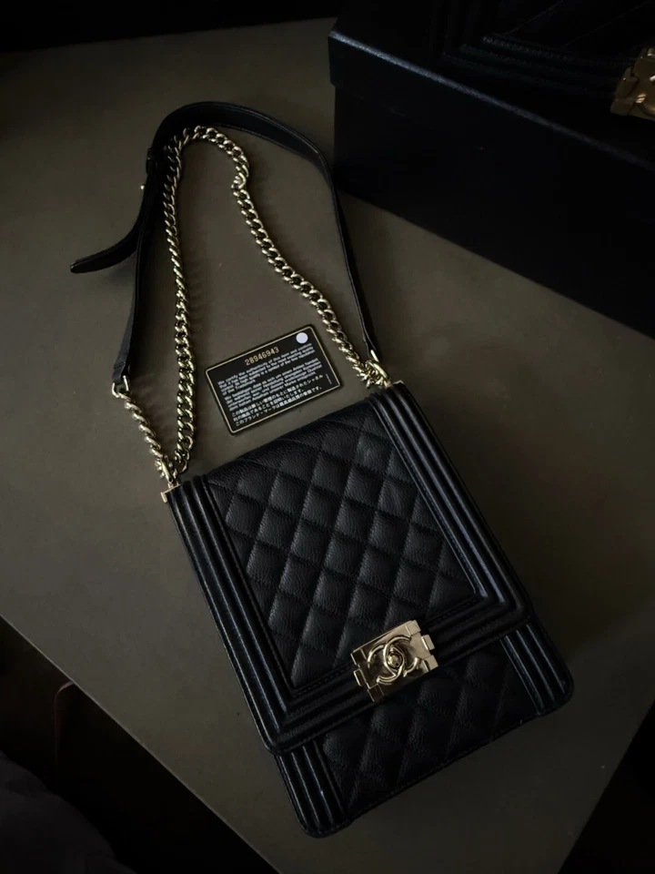 Bolso Chanel North South Boy de cuero caviar negro Foto 4 de 4