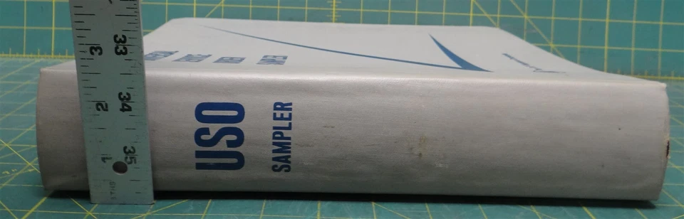 Collection of 1566 Original Universal Service Order Sampler Stamps in Album Foto 4 de 4