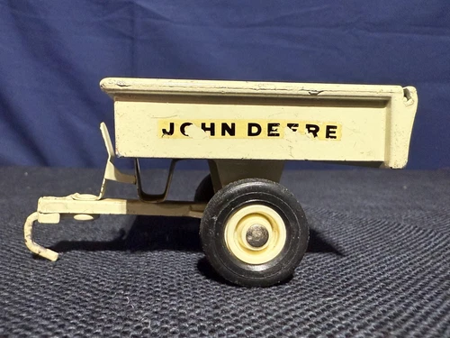 Vintage Ertl John Deere Lawn and Garden White Patio Cart - 1:16 Scale - Metal