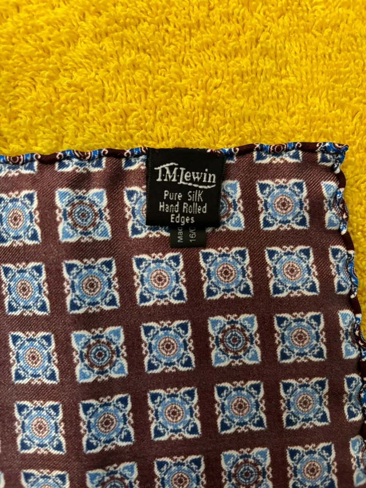 T.M. Lewin Borgonha 12" Bolso de Seda Impresso Quadrado Feito na Itália Excelente Estado Usado - Imagem 4 de 4