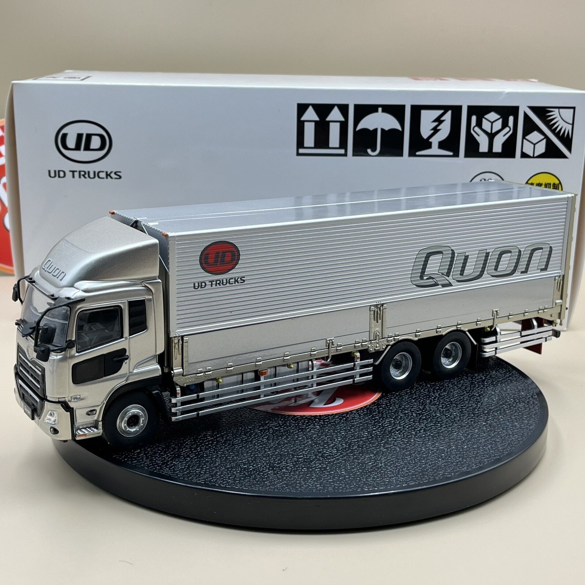 Kyosho 1/43 UD Trucks Heavy Duty Truck Quon silver Diecast model 