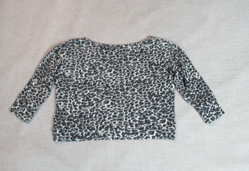 Delias Top 女式 M 码灰色豹纹短衬衫青少年柔软现代休闲 — 第 3/4 张图片