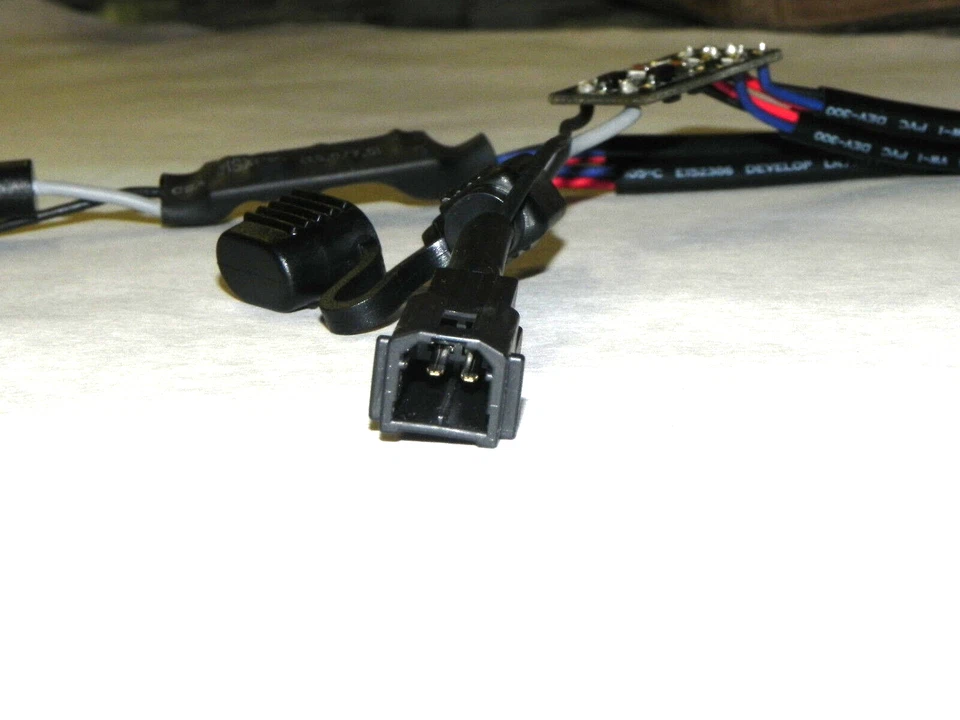 2-Pk (RH LH) Schumacher Electronics 2A Hoja en Línea Mini Portafusibles Arnés en Y Foto 4 de 4