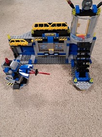 LEGO Marvel: Avengers: Hulk Lab Smash (76018) no figs just built 