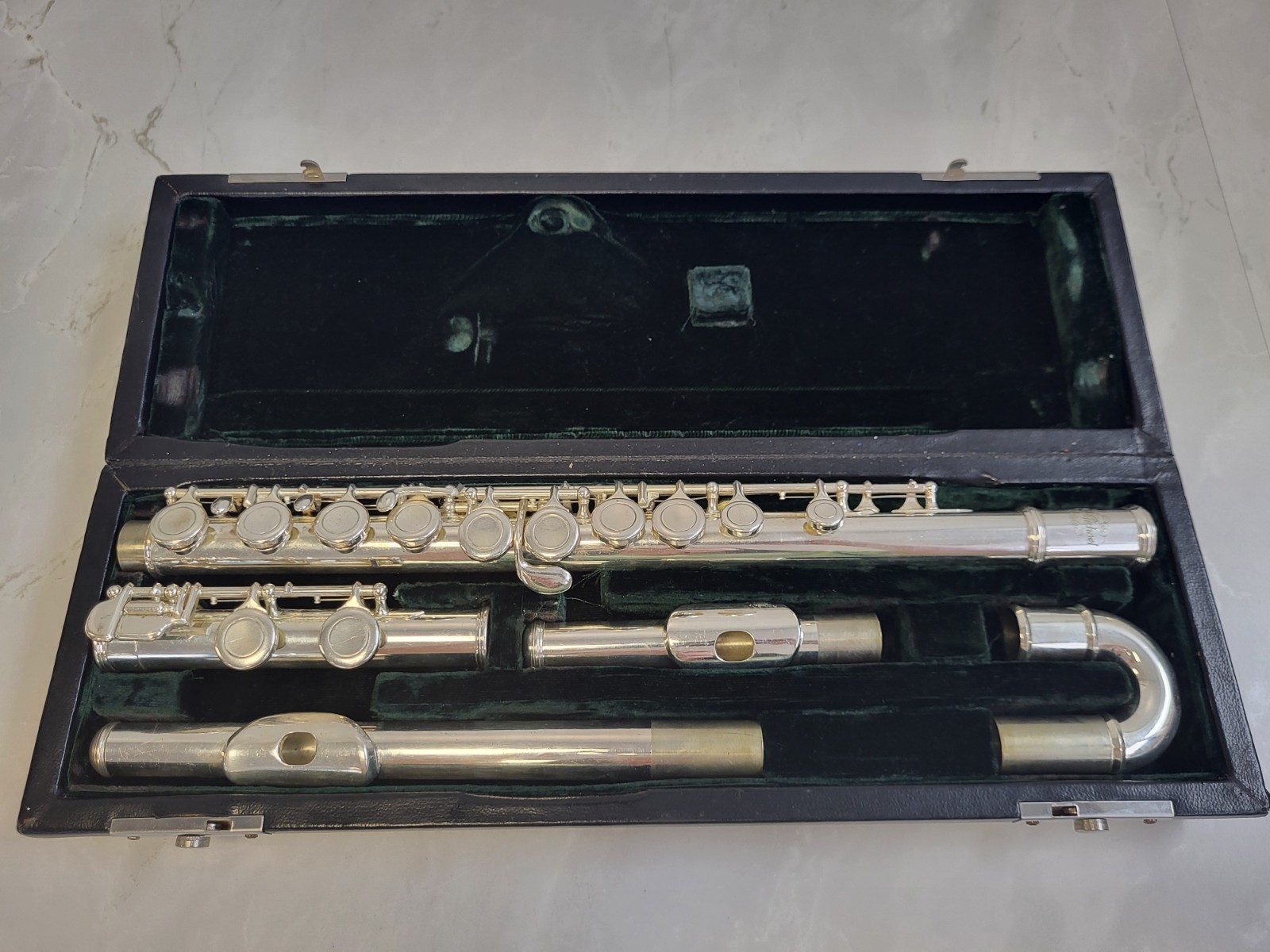 J. Michael Curved Head joint Silver Flute With Protective Case. PS*2004016
