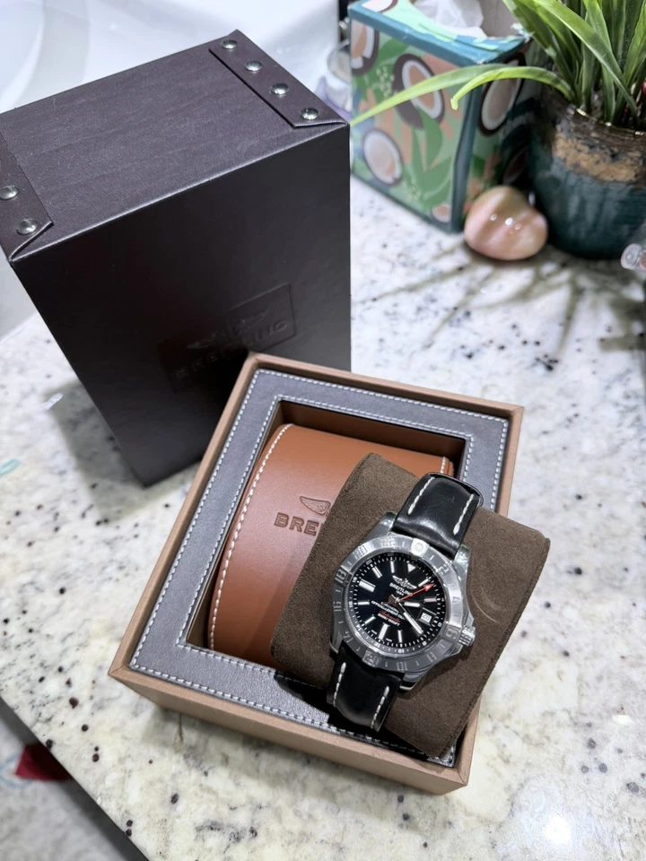 Breitling Avenger II GMT A32390 43mm Black Dial Watch on leather strap - Image 2 of 4