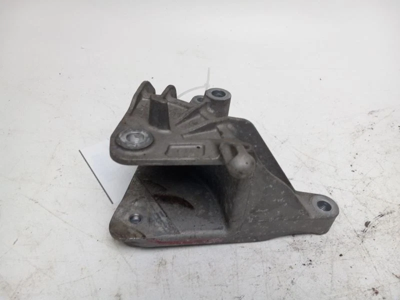 Chevrolet Malibu 2014 montaje del motor del pasajero delantero Foto 3 de 4